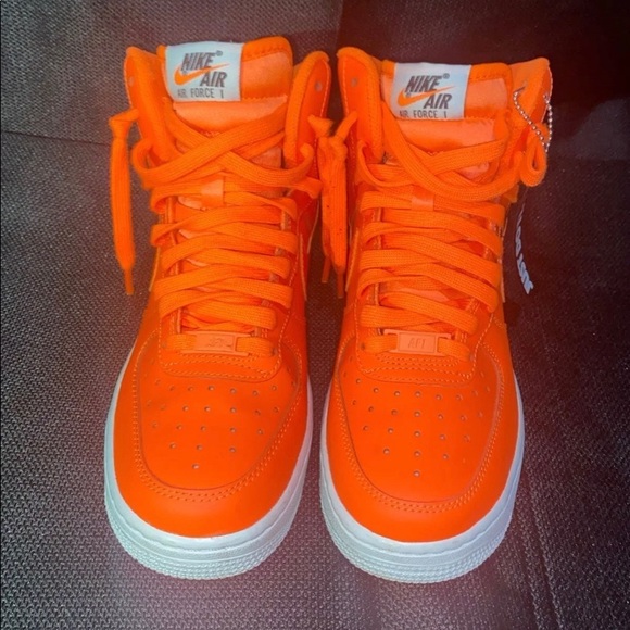 Nike - Picture 4 of 8